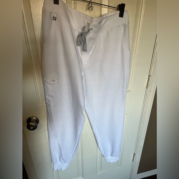 FIGS SCRUBS - women's Optic White Zamora - Jogger Scrub Pant™ - XL - Picture 2 of 6
